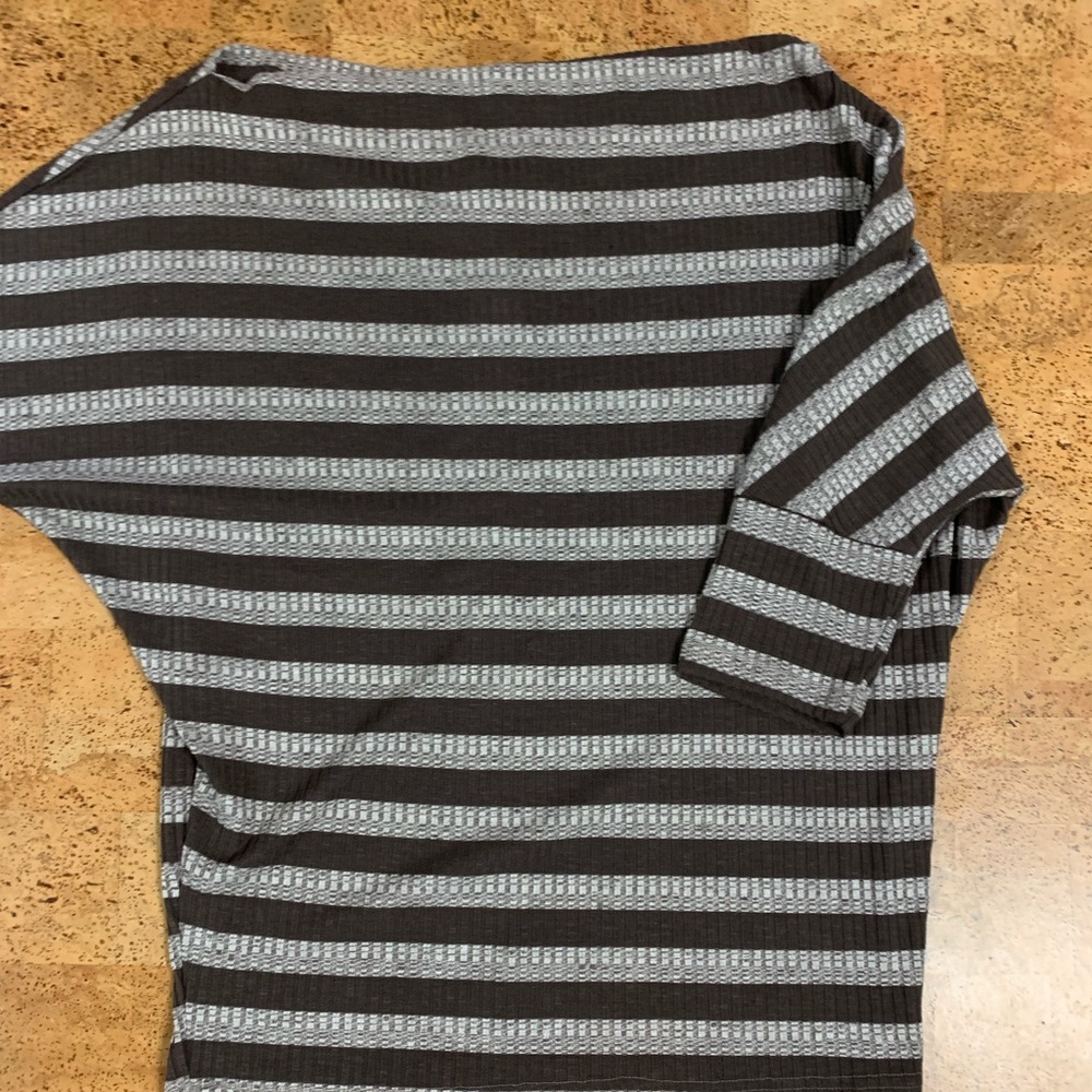 Great condition shirt with 3/4 sleeve